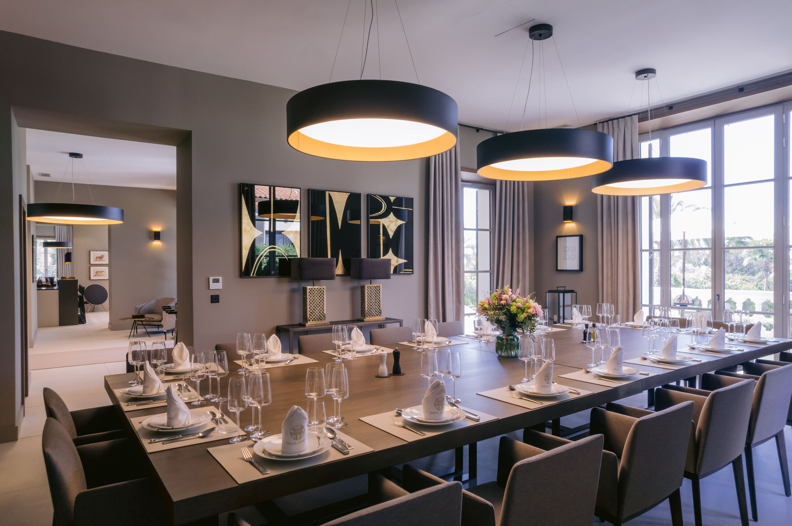 villa-coralie-diningroom-luxury-cuisine-lacroixvalmer