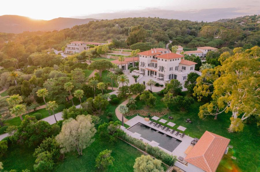 villa-coralie-mainpage-exterior-luxury-retreat-pool-lacroixvalmer