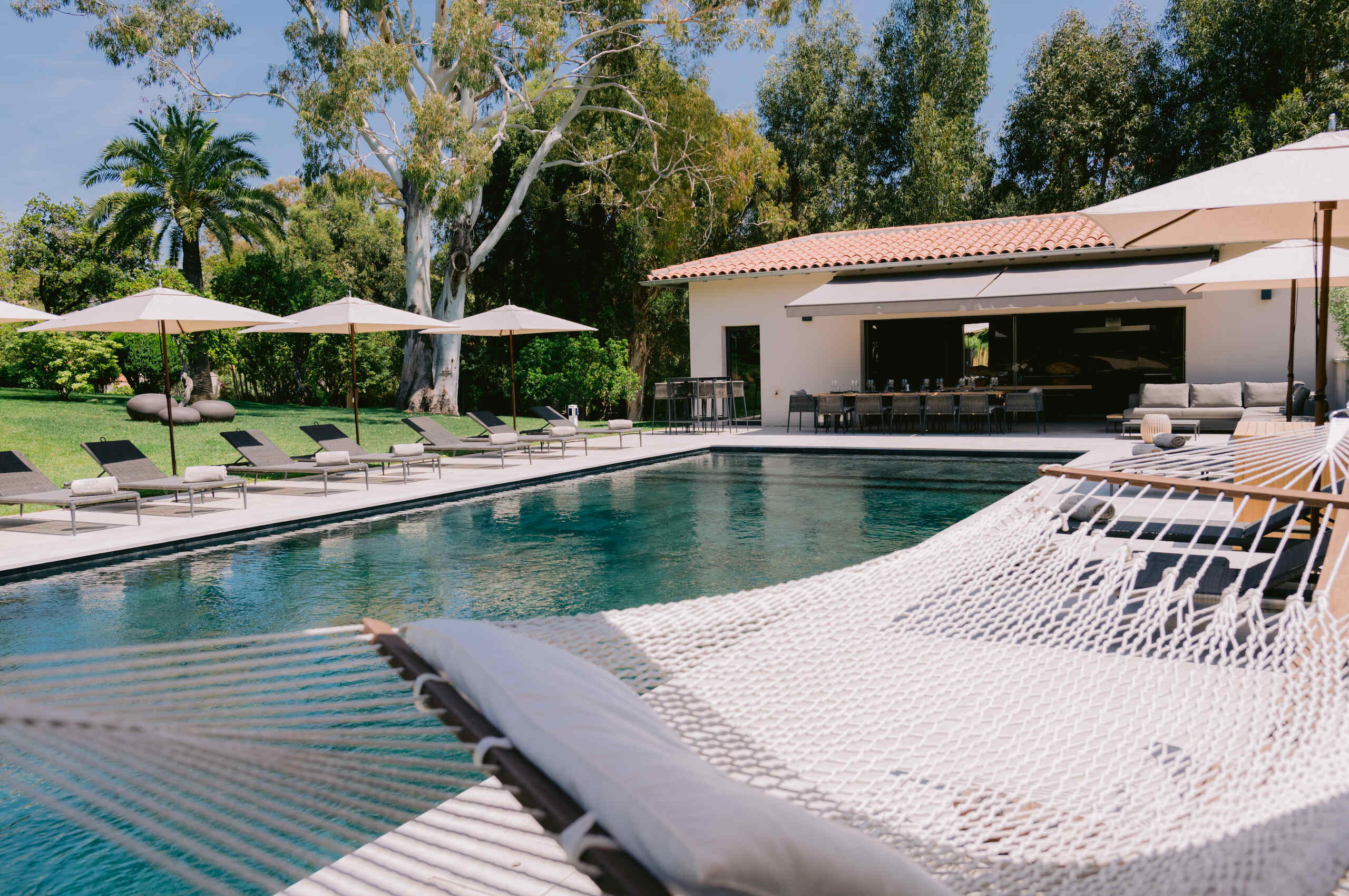 villa-coralie-pool-hammock-suunbed-garden-poolhouse-lacroixvalmer