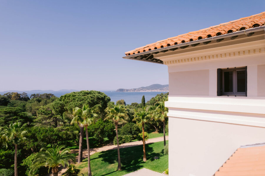 villa-coralie-seaview-exterior-nature-lacroixvalmer
