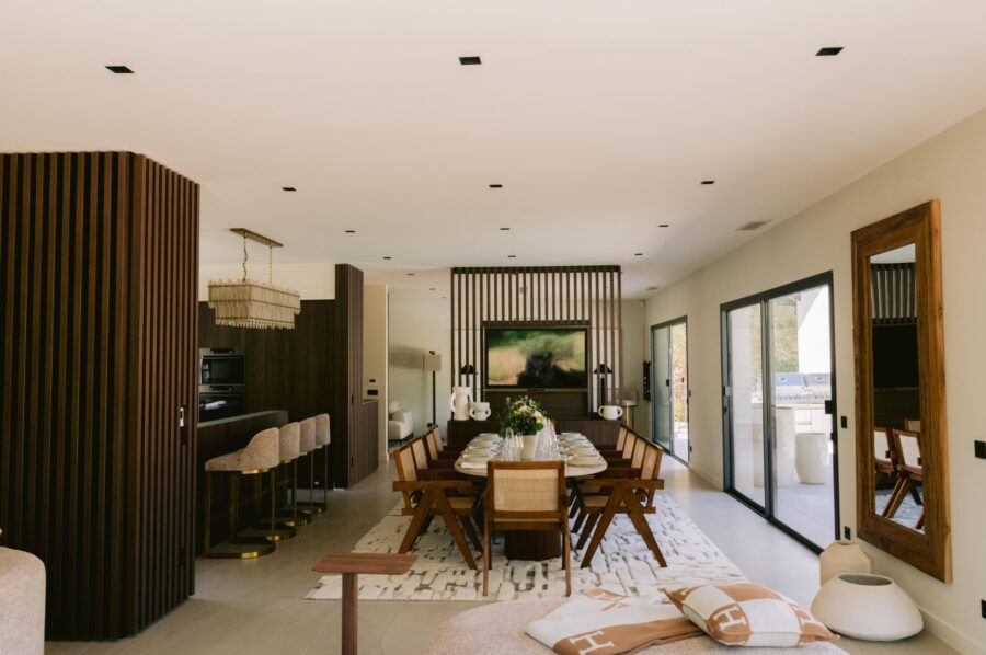 villa-corvina-dining-room-kitchen-sleek-modern-design-luxury-lacroixvalmer