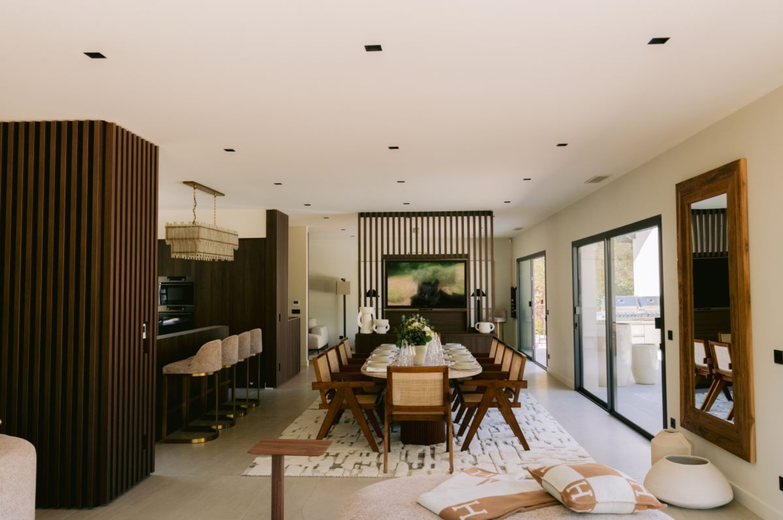 villa-corvina-diningroom-cuisine-kitchen-luxury-lacroixvalmer