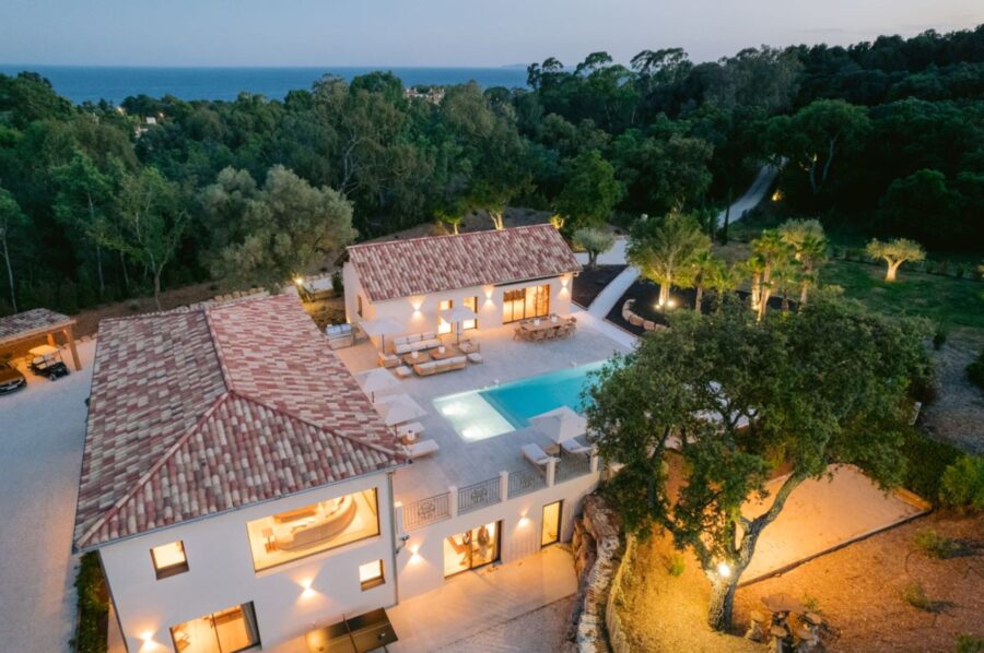 villa-corvina-mainpage-exterior-aerial-farmhouse-luxury-frenchriviera-lacroixvalmer