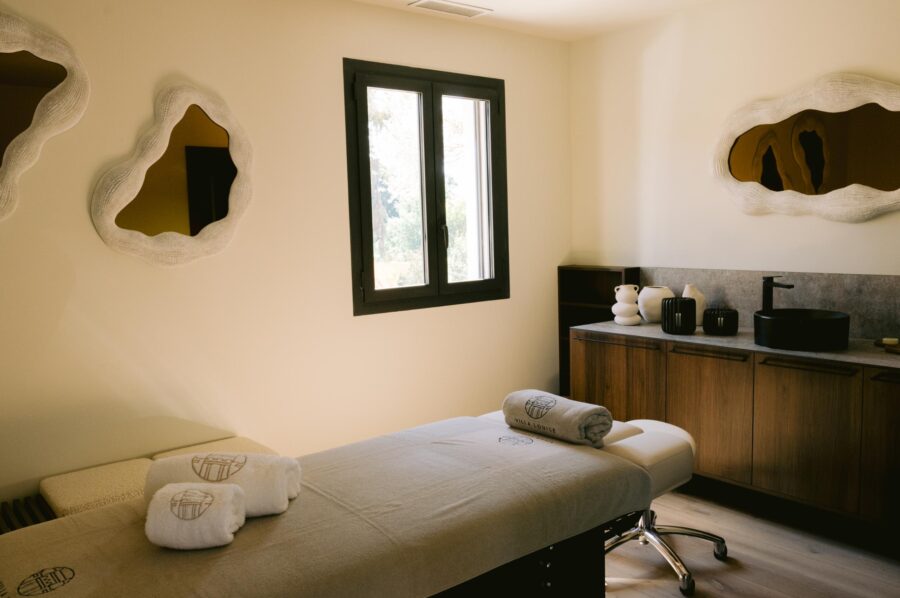 villa-corvina-massage-room-spa-luxury-wellness-lacroixvalmer