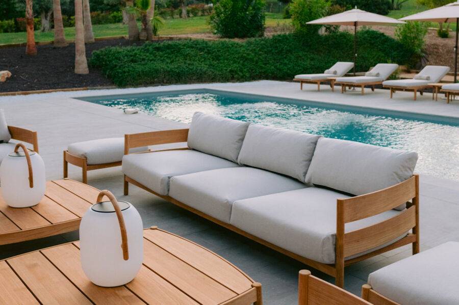 villa-corvina-outdoorlounge-poolside-terrace-luxury-paradise-lacroixvalmer