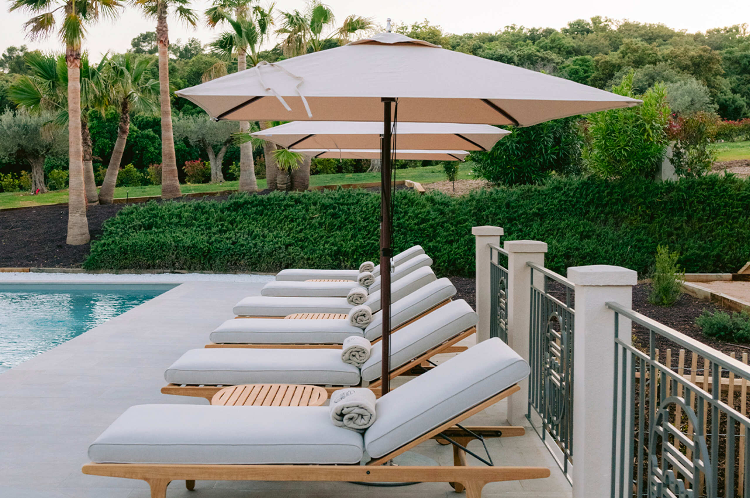 villa-corvina-sunbed-poolside-palmtrees-lacroixvalmer