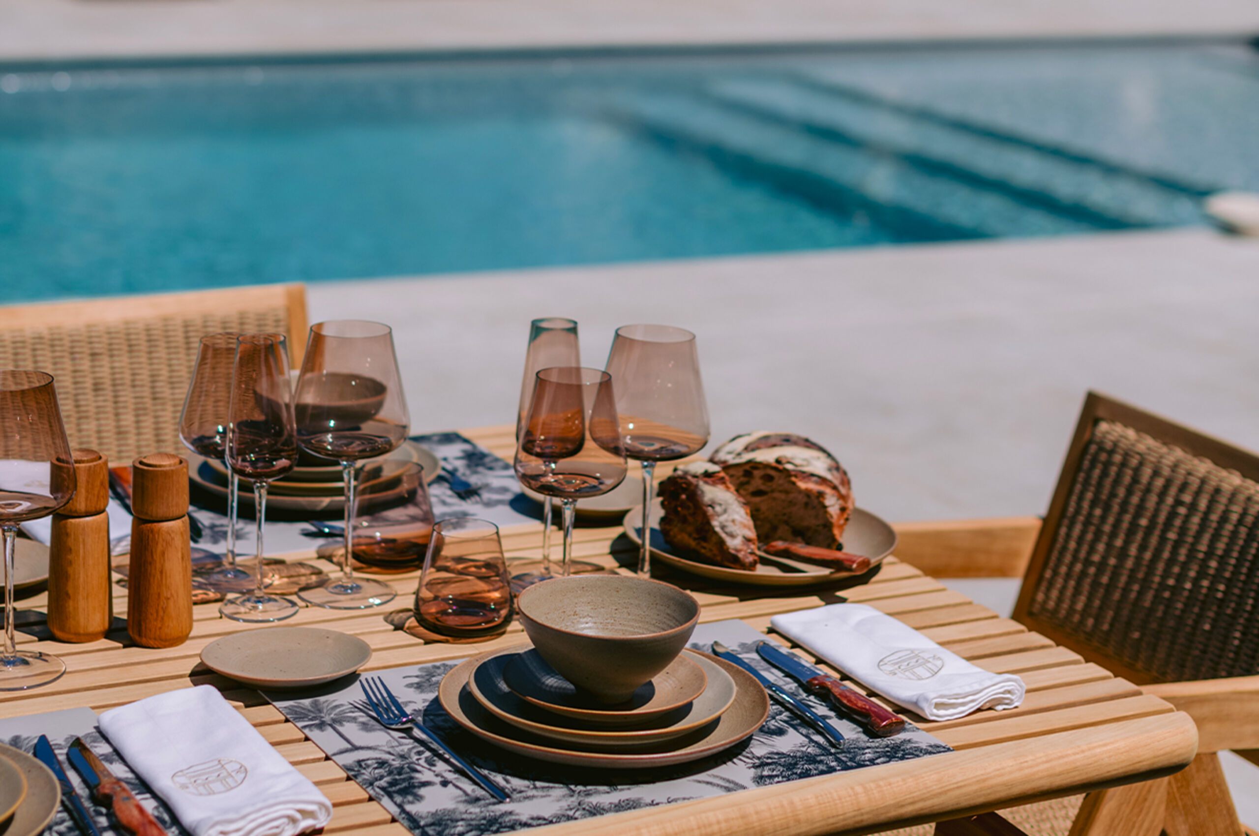 villa-corvina-table-dining-poolside-luxury-lacroixvalmer