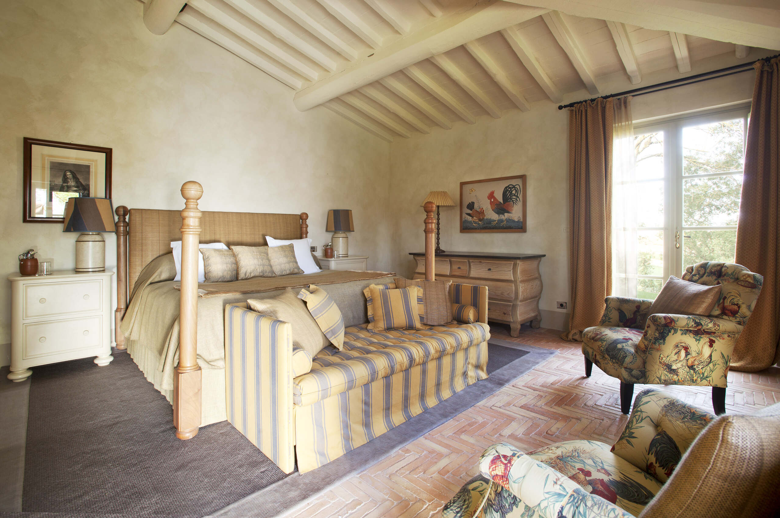 villa-edda-bedroom-luxury-charming-interior-design-farmhouse-tuscany