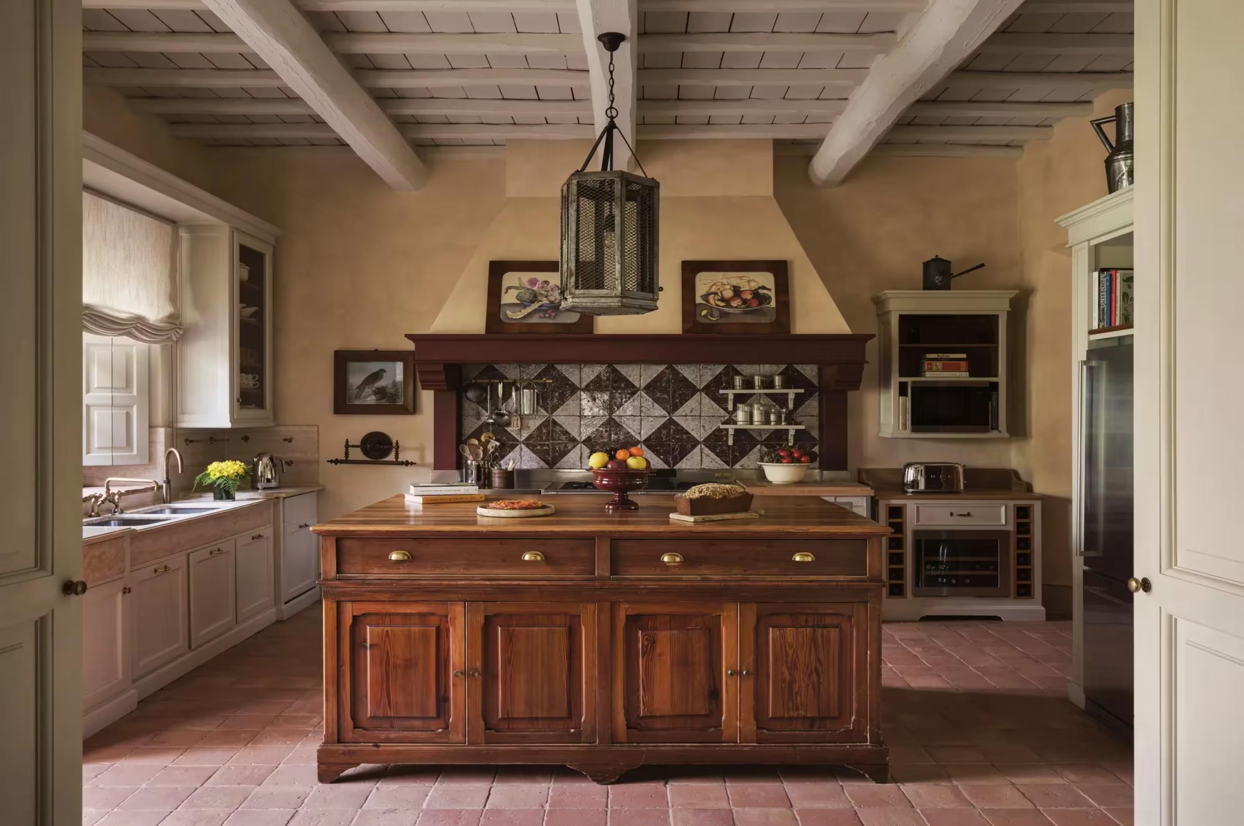 villa-edda-kitchen-breakfast-bar-bold-bright-traditional-design-luxury-tuscany