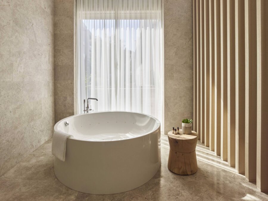 villa-edie-bathroom-bathtub-elegant-stylish-design-luxury-bodrum