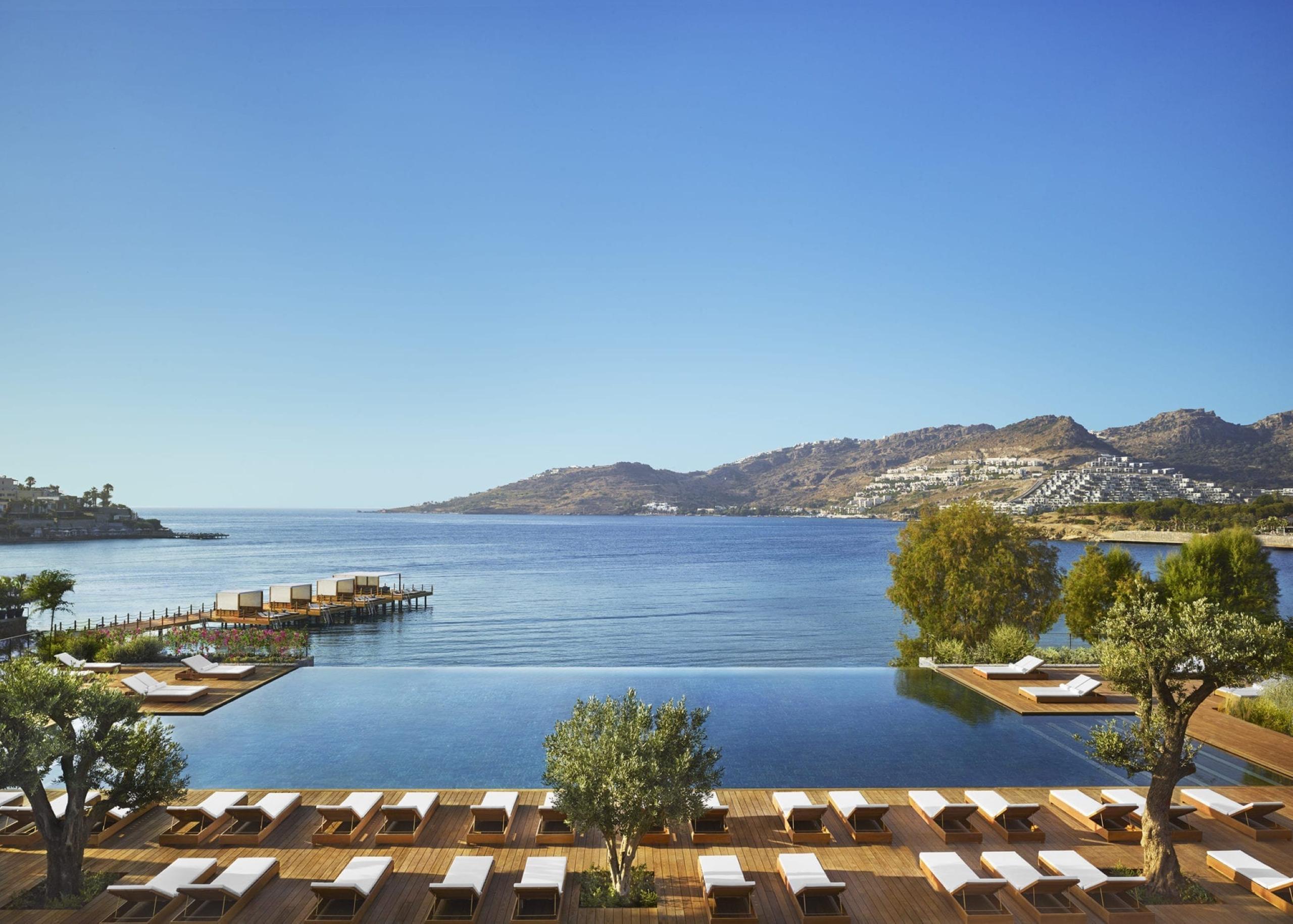 villa-edie-beachfront-resort-swimmingpool-seaview-luxury-rental-retreat-bodrum