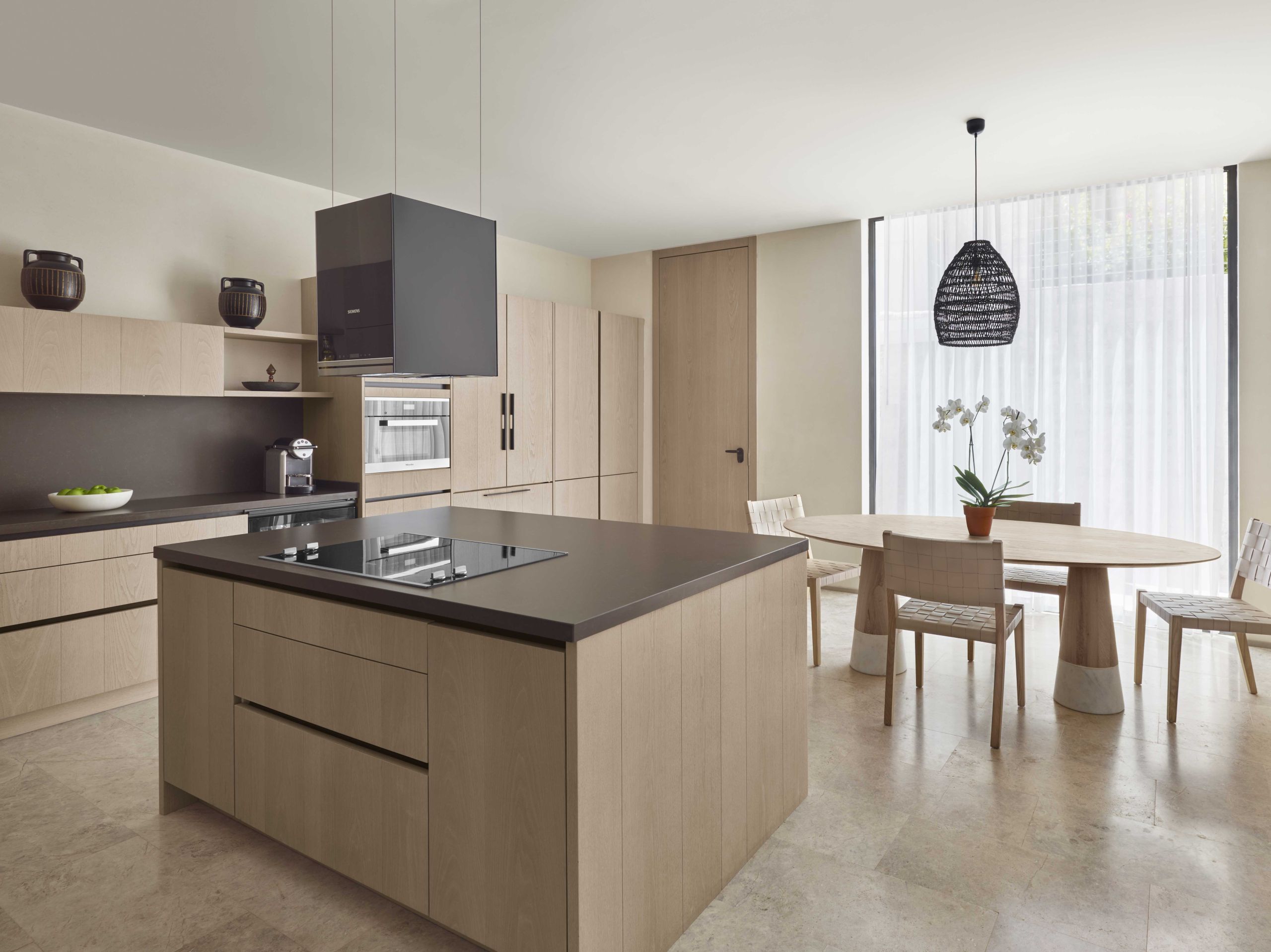 villa-edie-kitchen-dining-sleek-modern-stylish-spacious-luxury-rental-retreat-bodrum