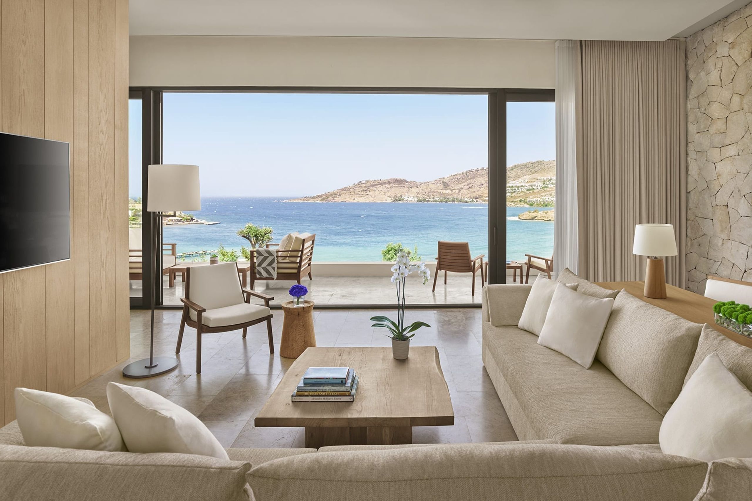 villa-edie-livingroom-seaview-elegant-modern-interiors-luxury-bodrum