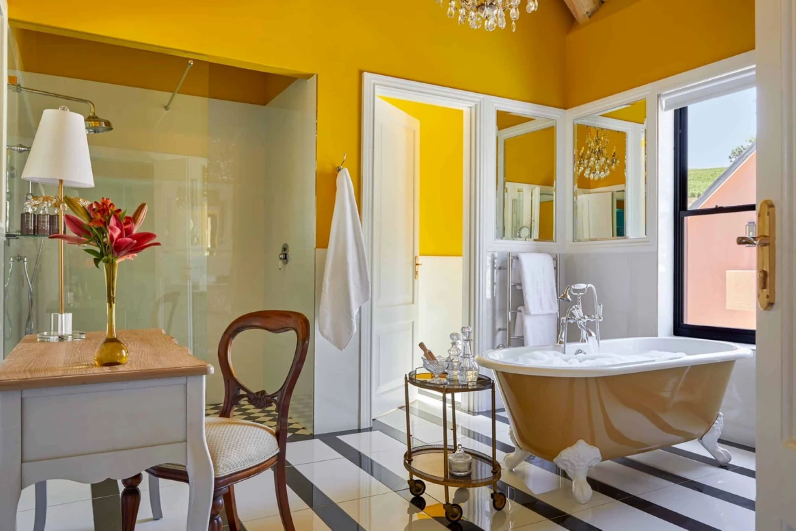 villa-frankie-bathroom-bathtub-spacious-elegant-interiordesign-luxury-southafrica