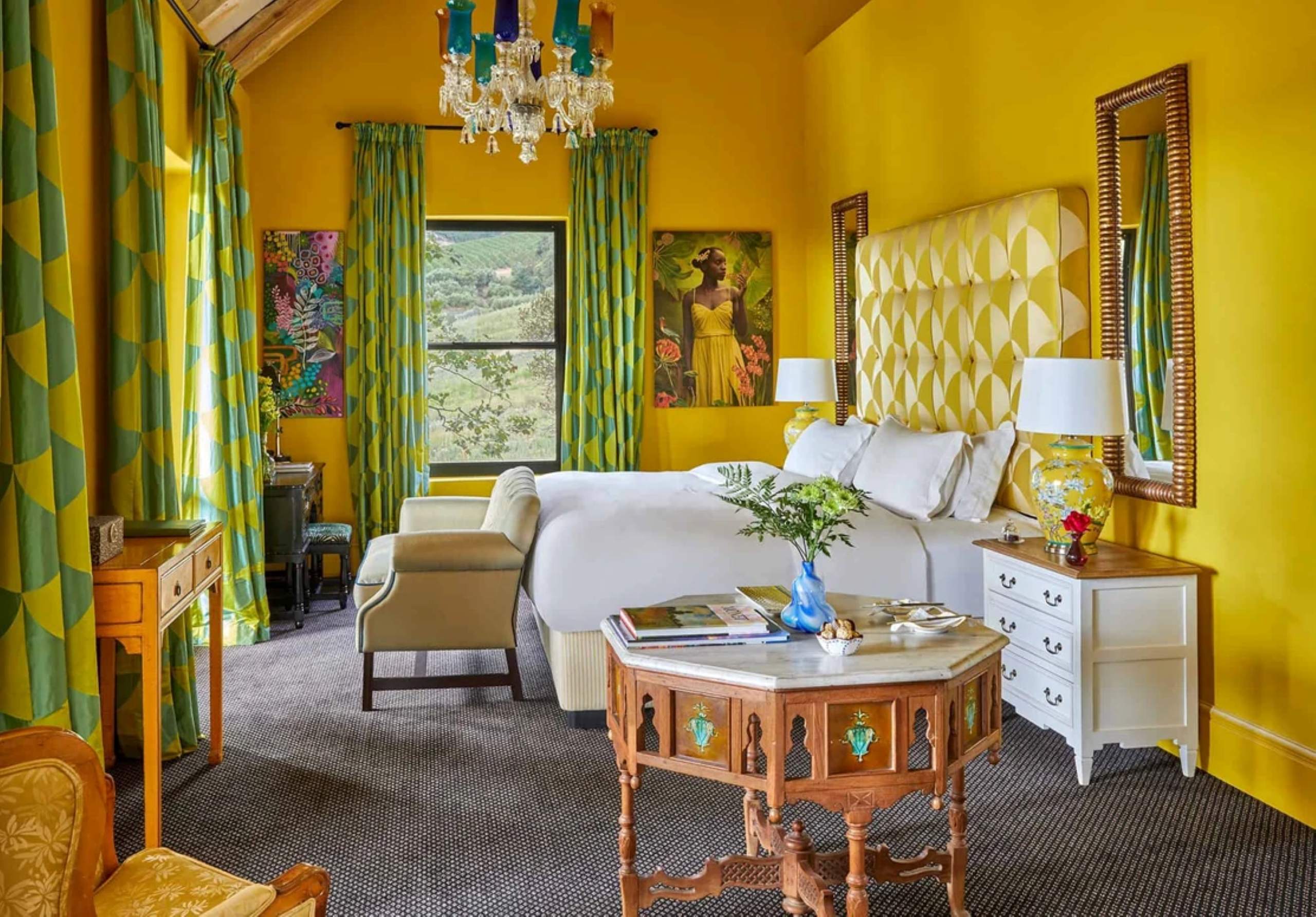 villa-frankie-bedroom-bold-elegant-bright-interiors-scenic-views-luxury-southafrica