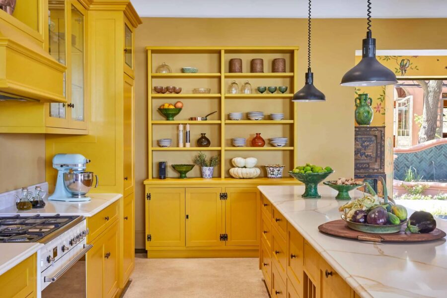 villa-frankie-kitchen-bright-bold-modern-interiordesign-luxury-rental-retreat-southafrica