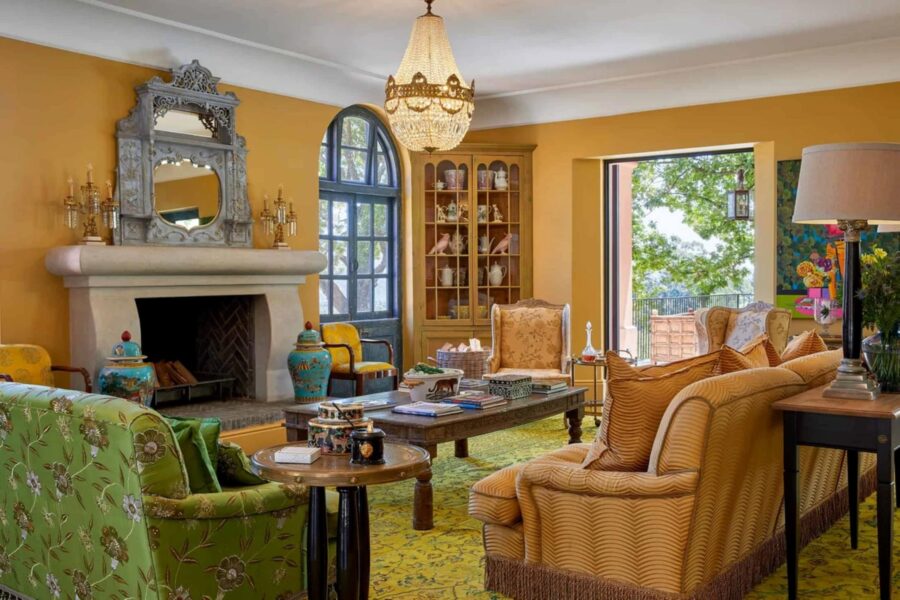 villa-frankie-livingroom-lounge-fireplace-elegant-interiordesign-luxury-southafrica