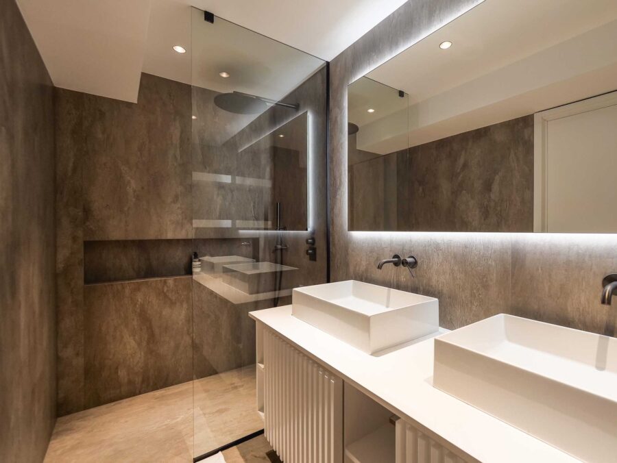 villa-gaby-bathroom-doublesink-italianshower-luxury-gassin