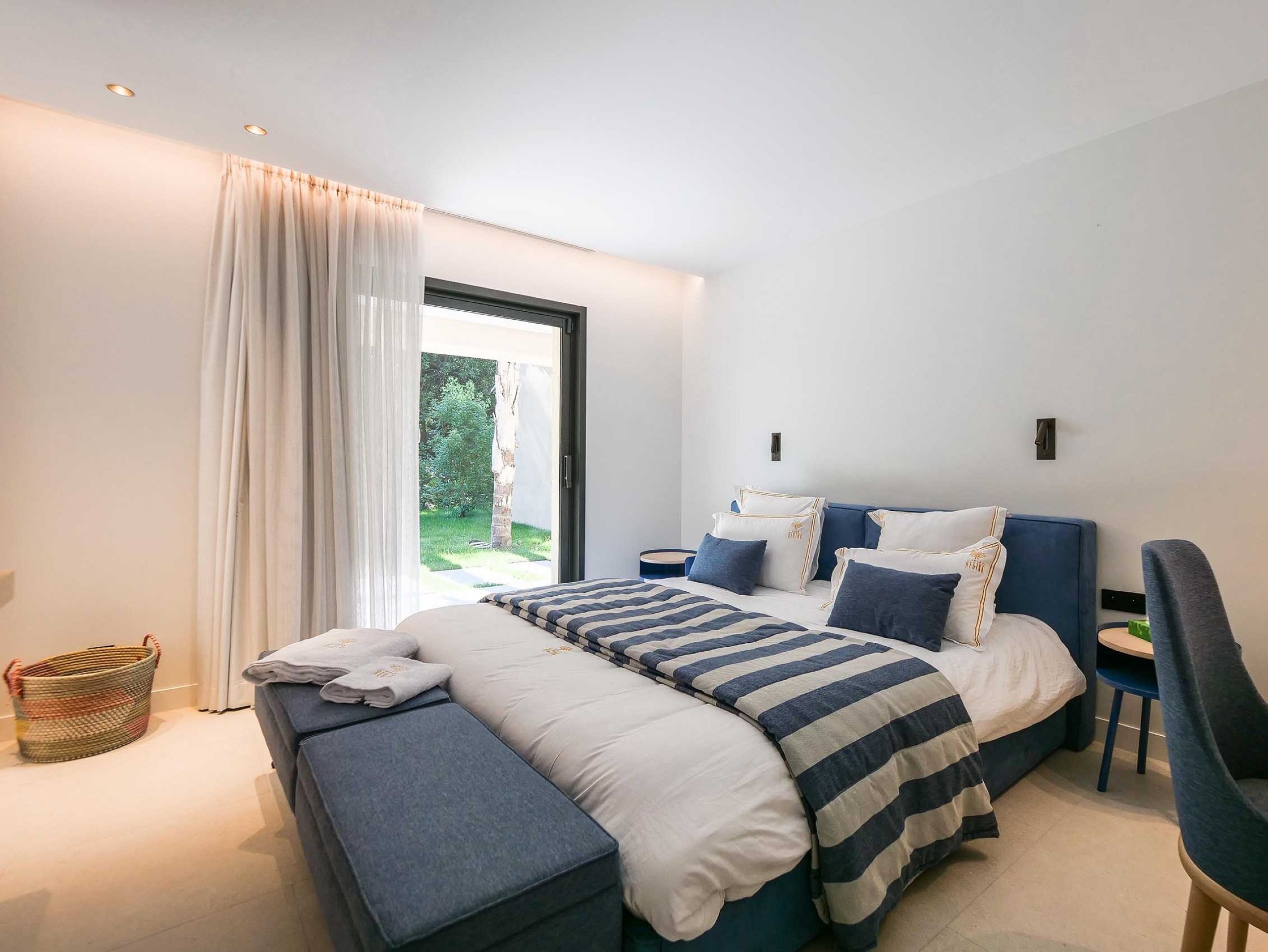 villa-gaby-bedroom-gardenaccess-modern-luxury-stylish-interior-gassin