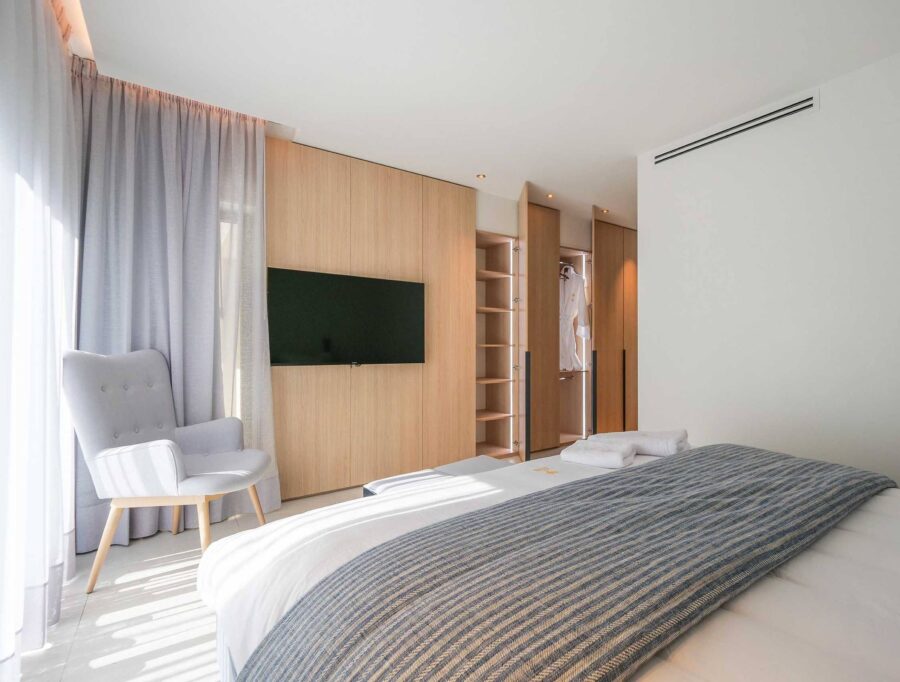 villa-gaby-bedroom-wardrobe-modern-luxury-design-gassin