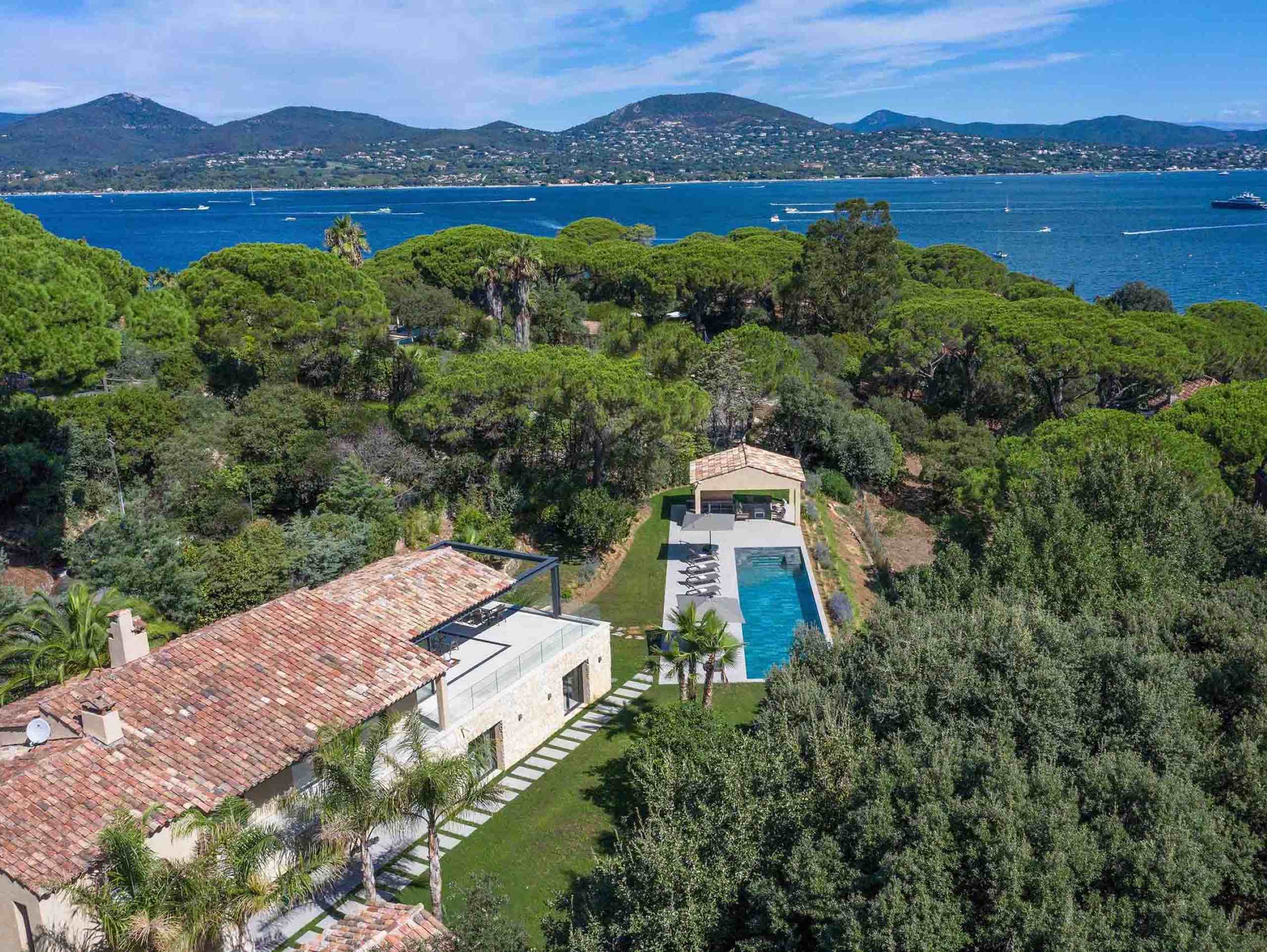 villa-gaby-exterior-aerial-luxury-rental-frenchriviera-gassin
