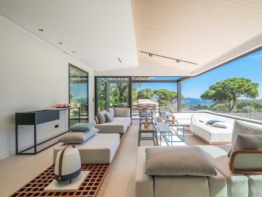 villa-gaby-livingroom-seaview-stylish-modern-elegant-luxury-interiordesign-gassin