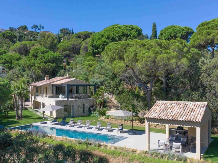villa-gaby-mainpage-luxury-modern-retreat-frenchriviera-pool-poolhouse-gassin