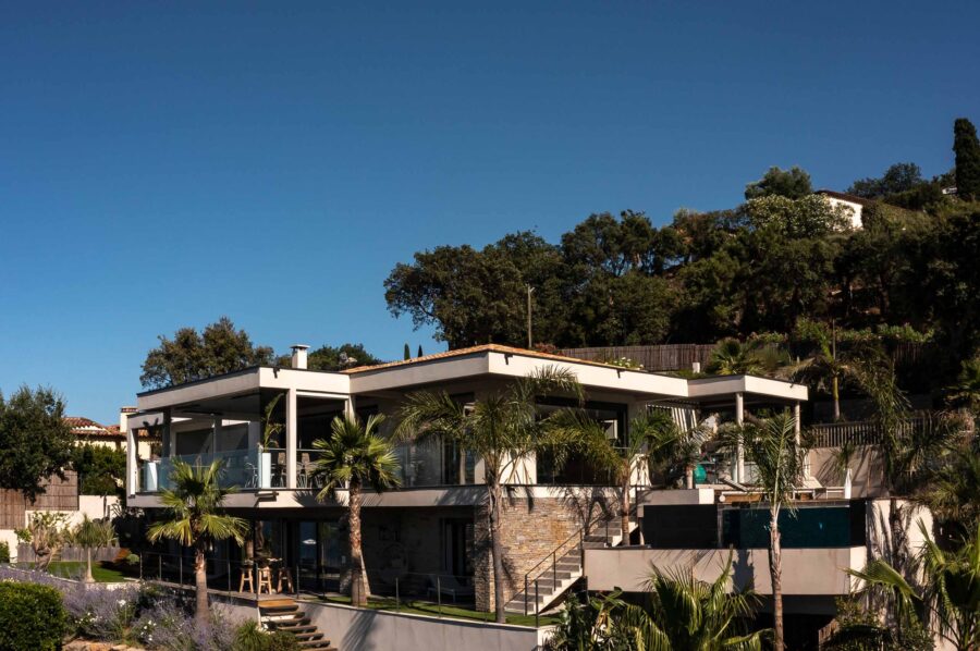 villa-geneva-aerial-exterior-gassin-luxury-balcony-terrace