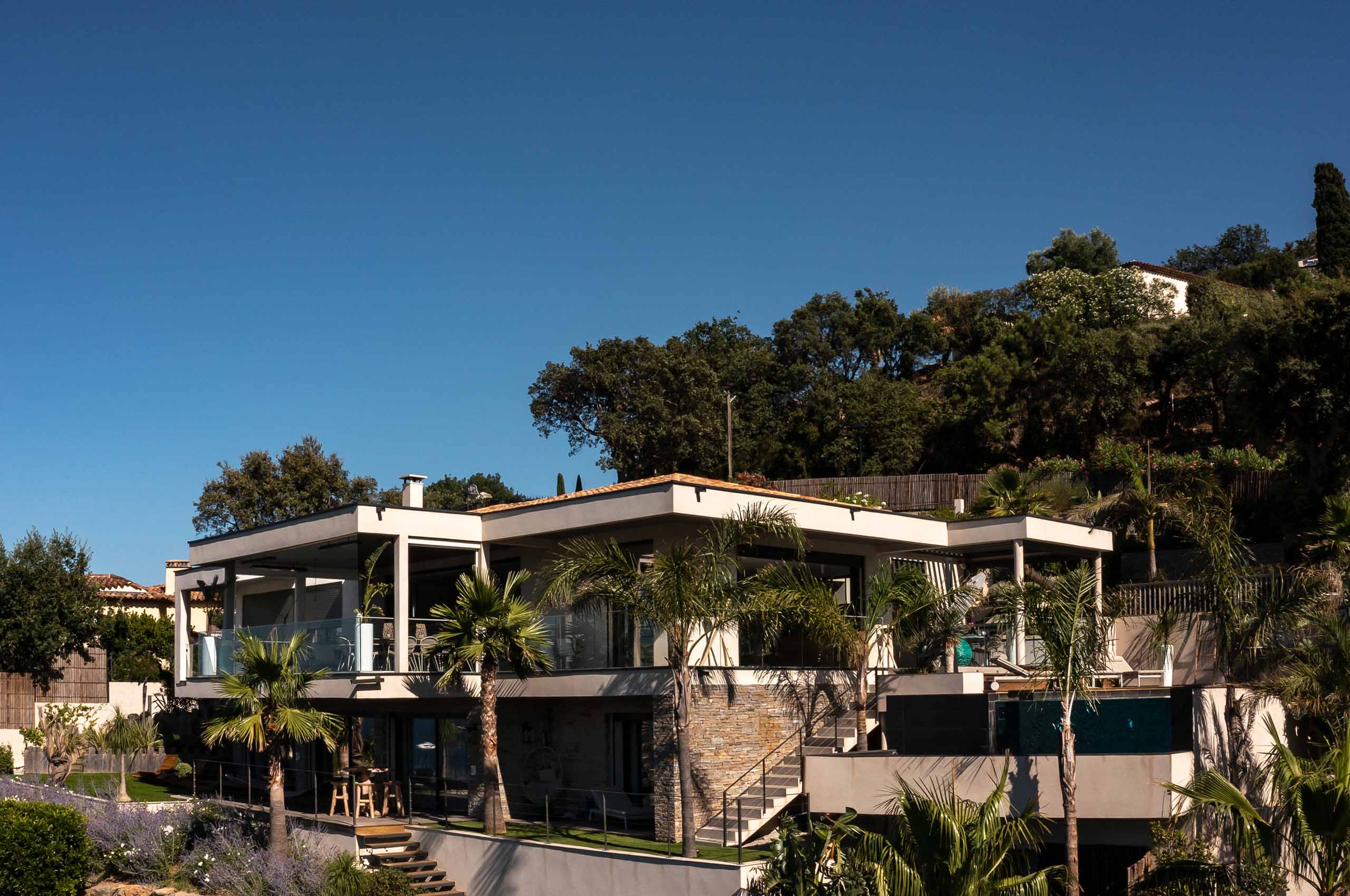 villa-geneva-aerial-exterior-gassin-luxury-balcony-terrace