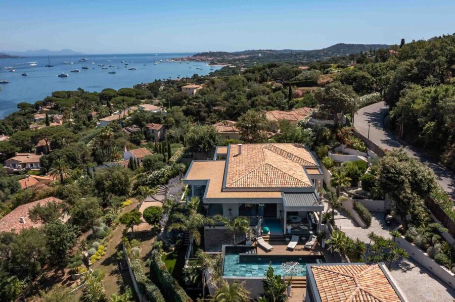 villa-geneva-aerial-hillside-exterior-sttropez-gassin