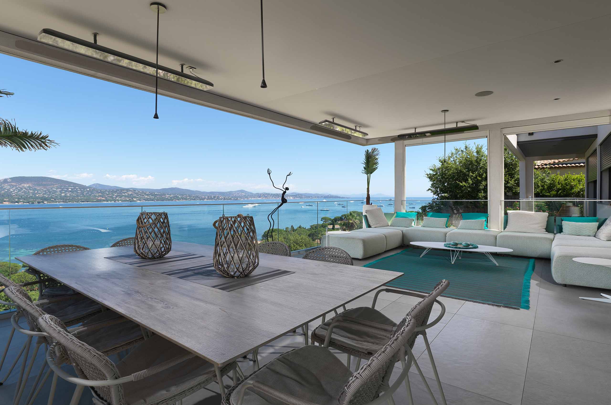 villa-geneva-balcony-terrace-dining-sea-view-sttropez-gassin