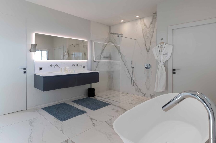 villa-geneva-bathroom-double-sink-luxury-marble-modern-gassin