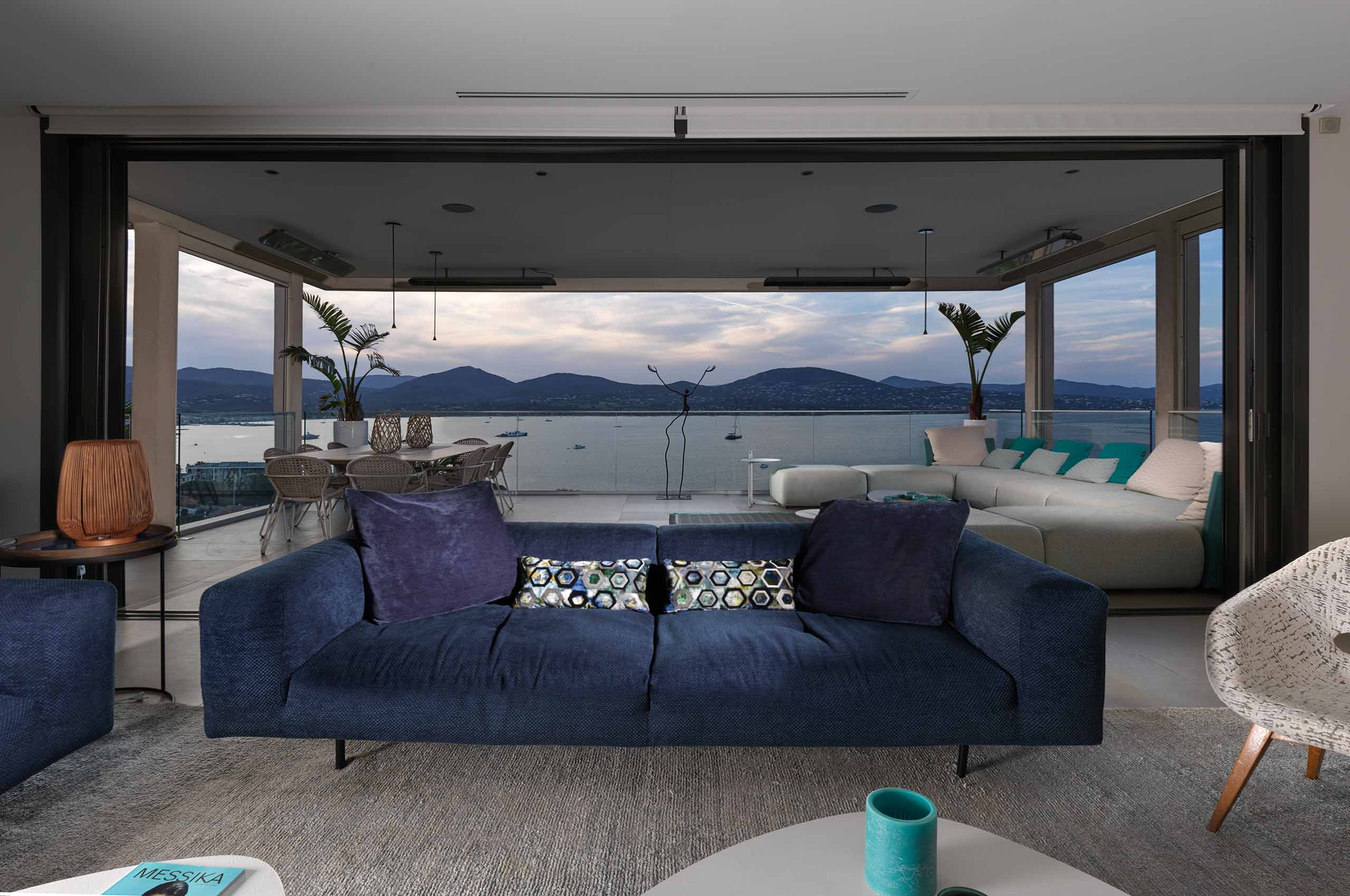 villa-geneva-living-room-sea-mountain-view-luxury-gassin