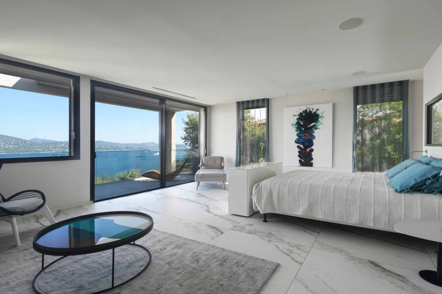 villa-geneva-master-bedroom-balcony-modern-gassin