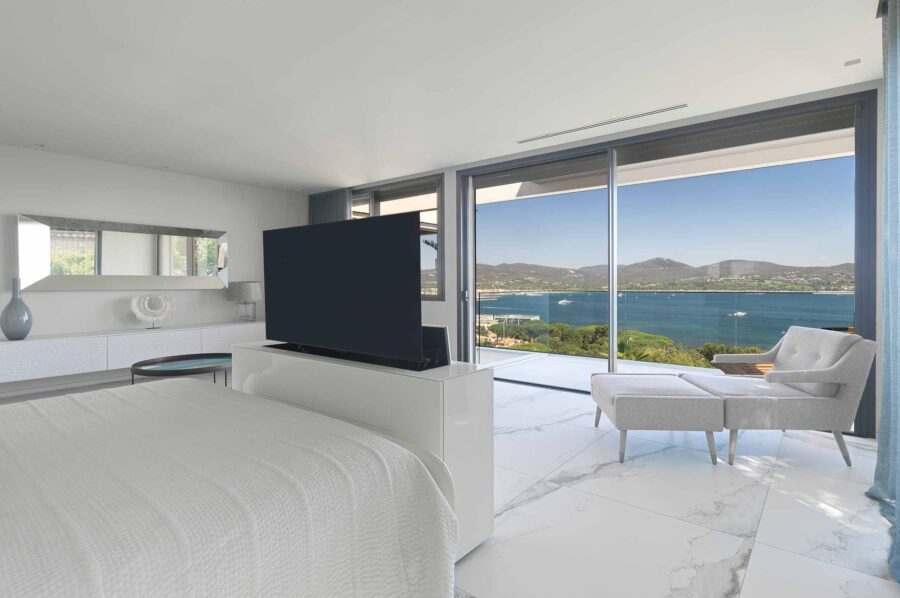 villa-geneva-master-bedroom-luxury-modern-sttropez-gassin