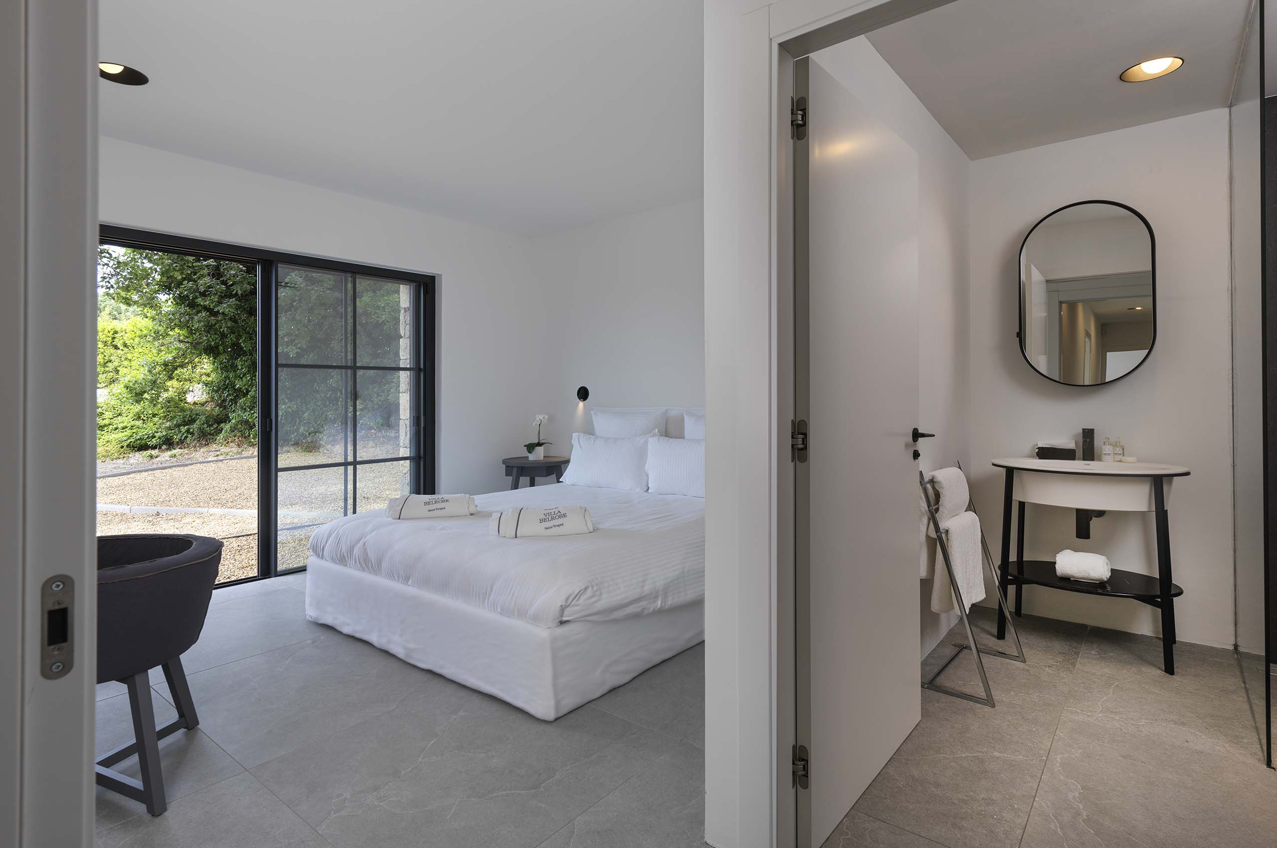 villa-georgie-bedroom-ensuite-garden-spacious-modern-luxury-interior-gassin