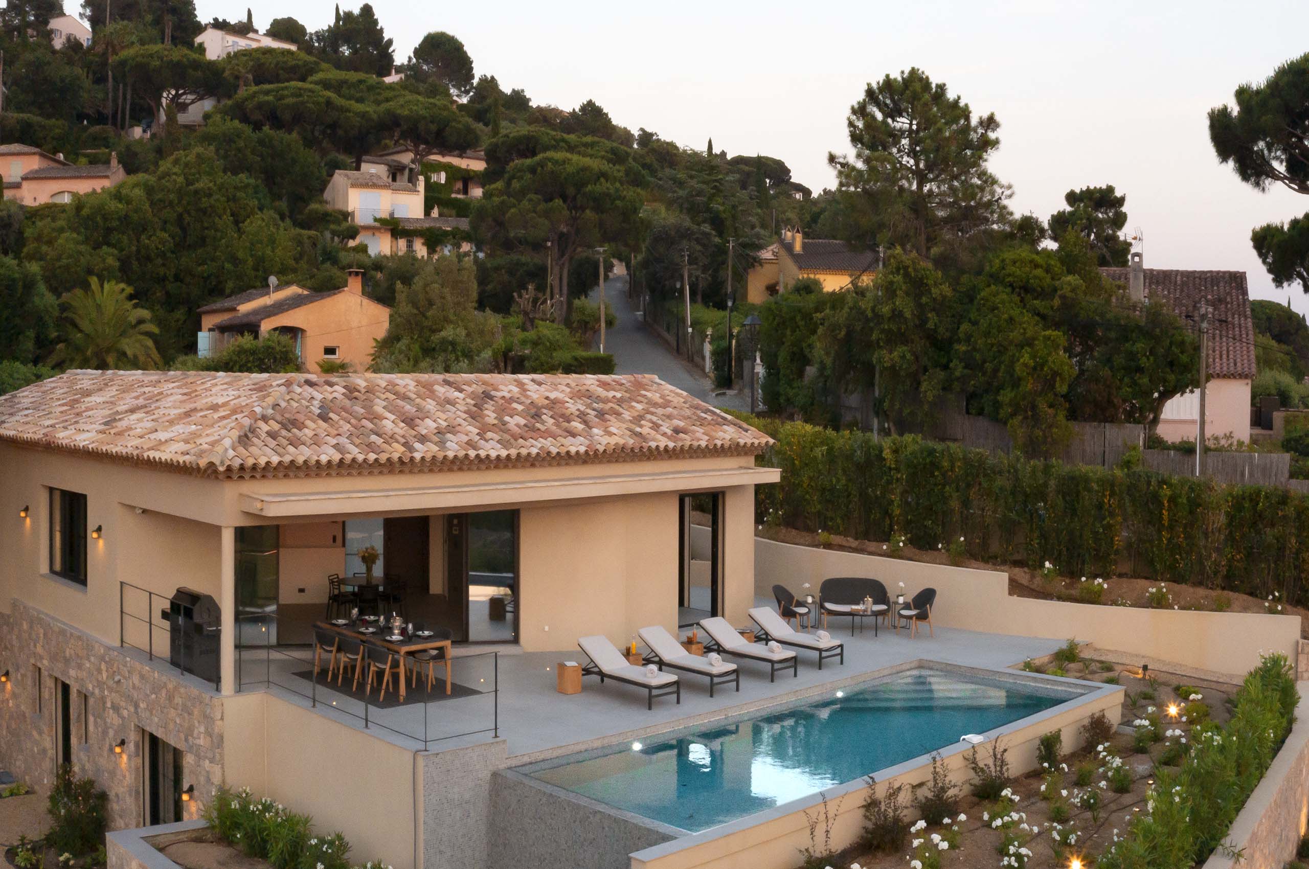 villa-georgie-exterior-luxury-rental-retreat-frenchriviera-gassin