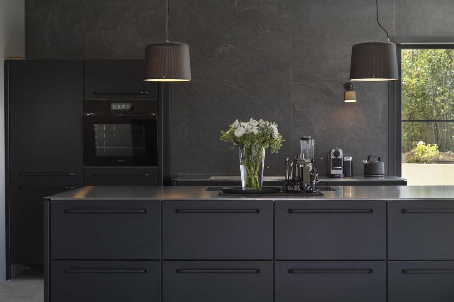 villa-georgie-kitchen-modern-sleek-luxury-design-gassin