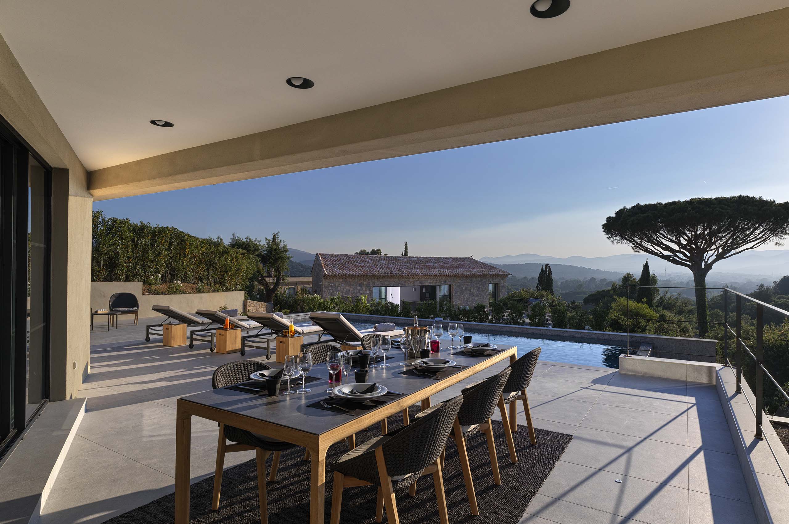 villa-georgie-outdoordining-alfresco-pool-terrace-seaview-luxury-gassin