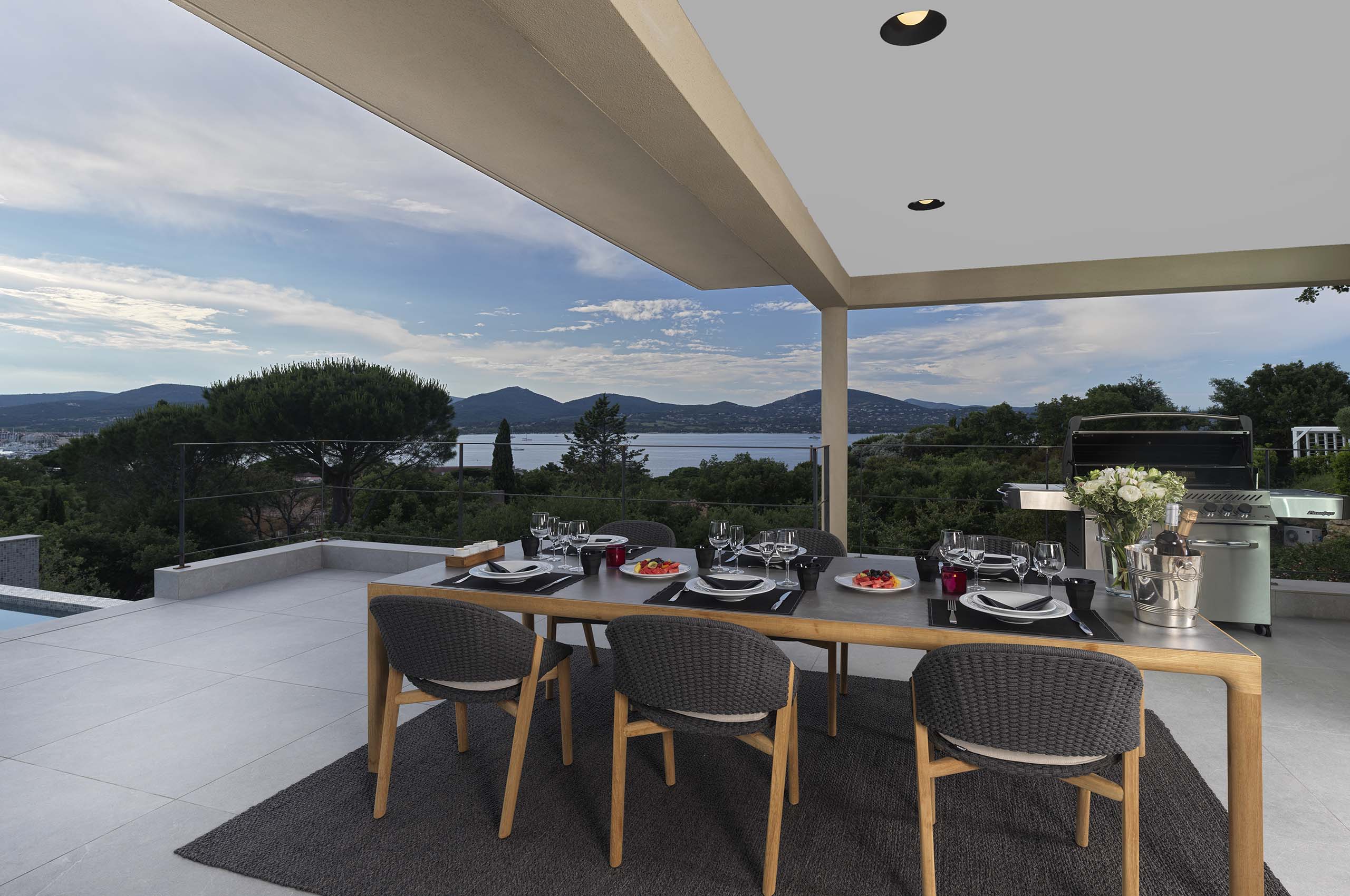 villa-georgie-outdoordining-terrace-seaview-scenic-frenchriviera-gassin