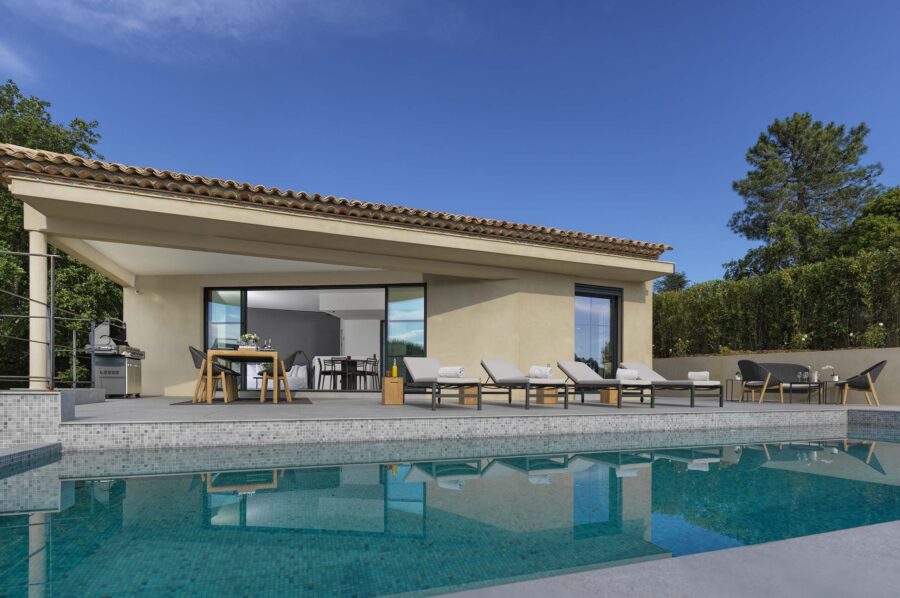 villa-georgie-pool-luxury-rental-sunlounger-frenchriviera-gassin