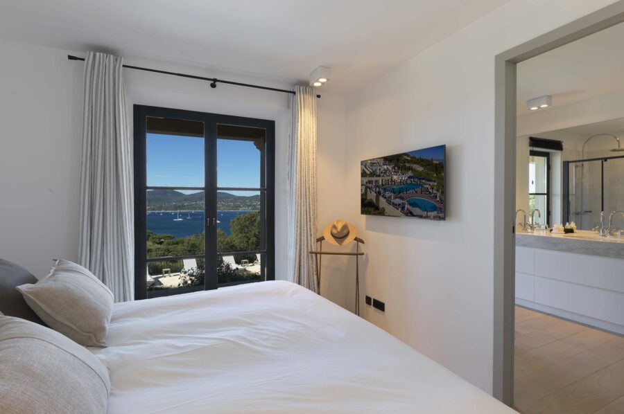 villa-gia-bedroom-seaview-ensuite-modern-luxury-interior-gassin