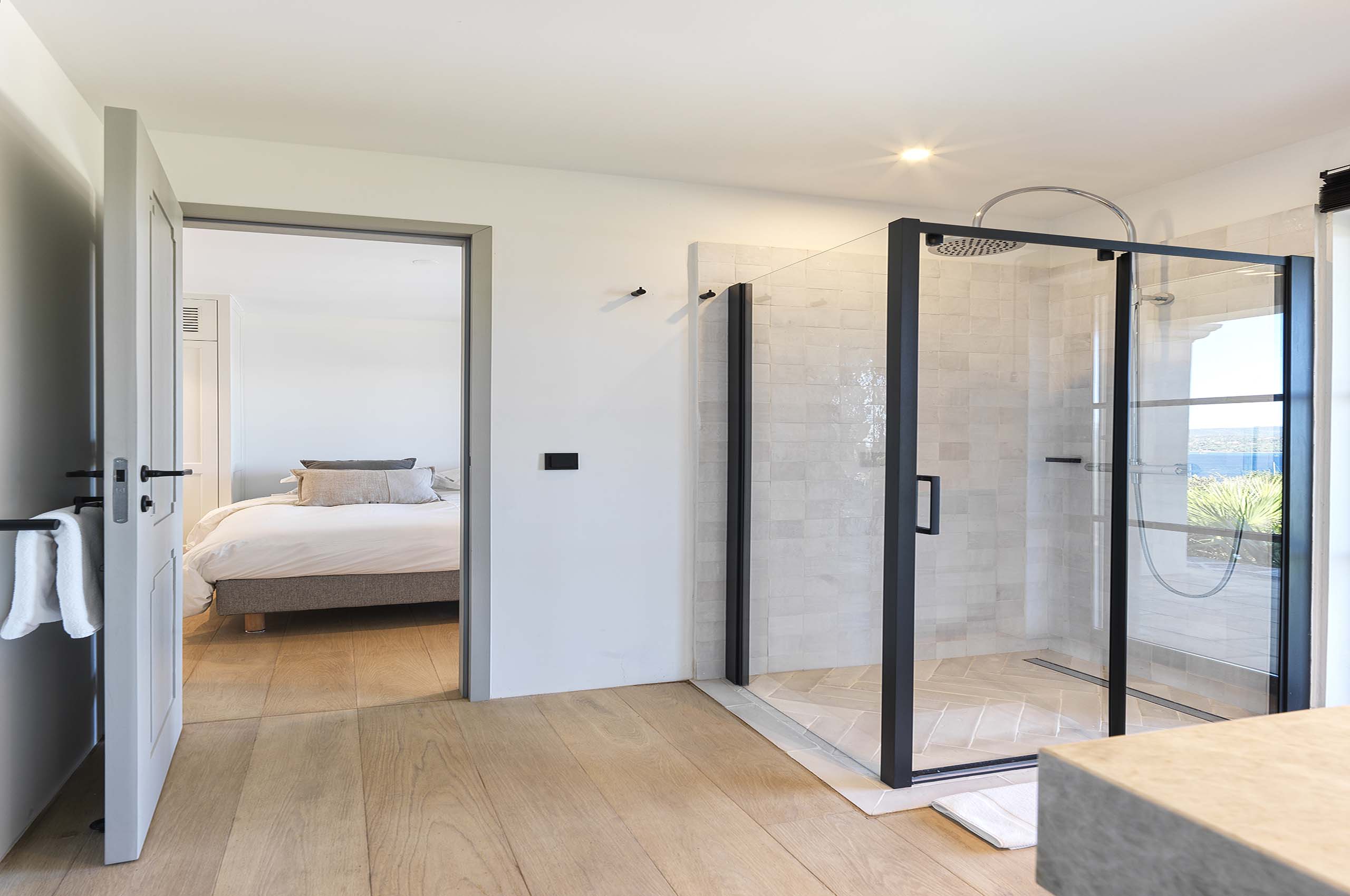 villa-gia-ensuite-italianshower-bedroom-modern-luxury-design-gassin