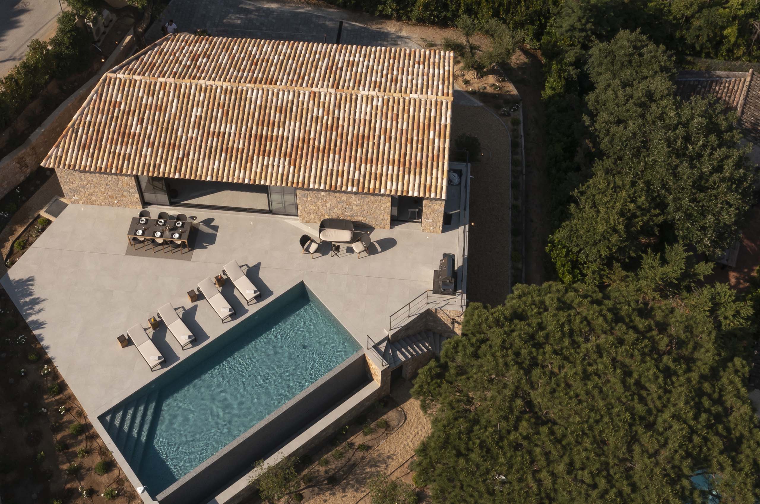 villa-giana-exterior-aerial-pool-luxury-rental-retreat-gassin