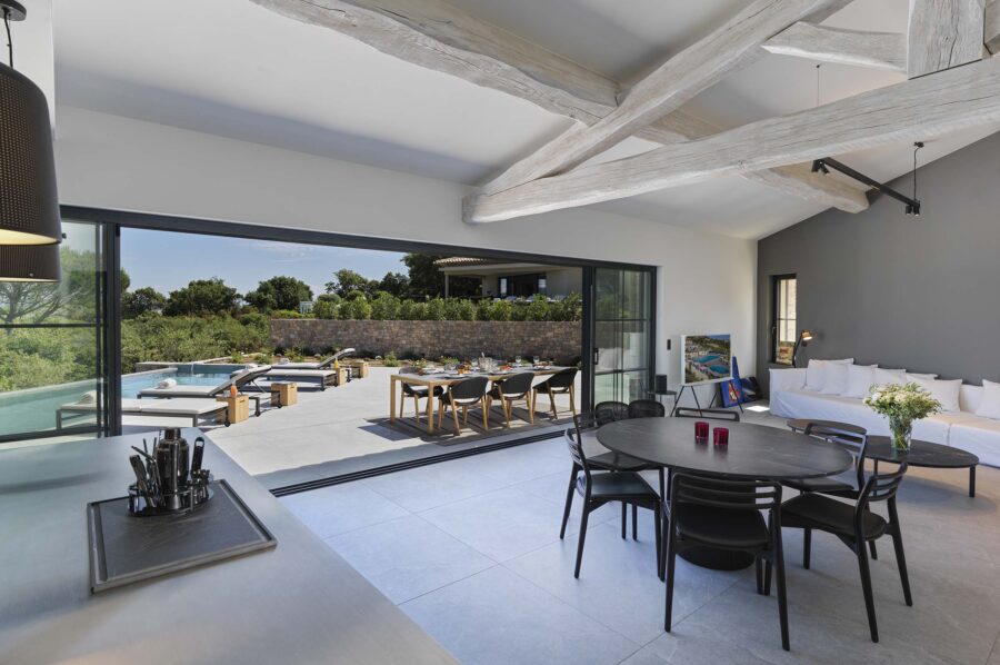 villa-giana-interior-livingarea-terrace-poolview-modern-luxury-gassin