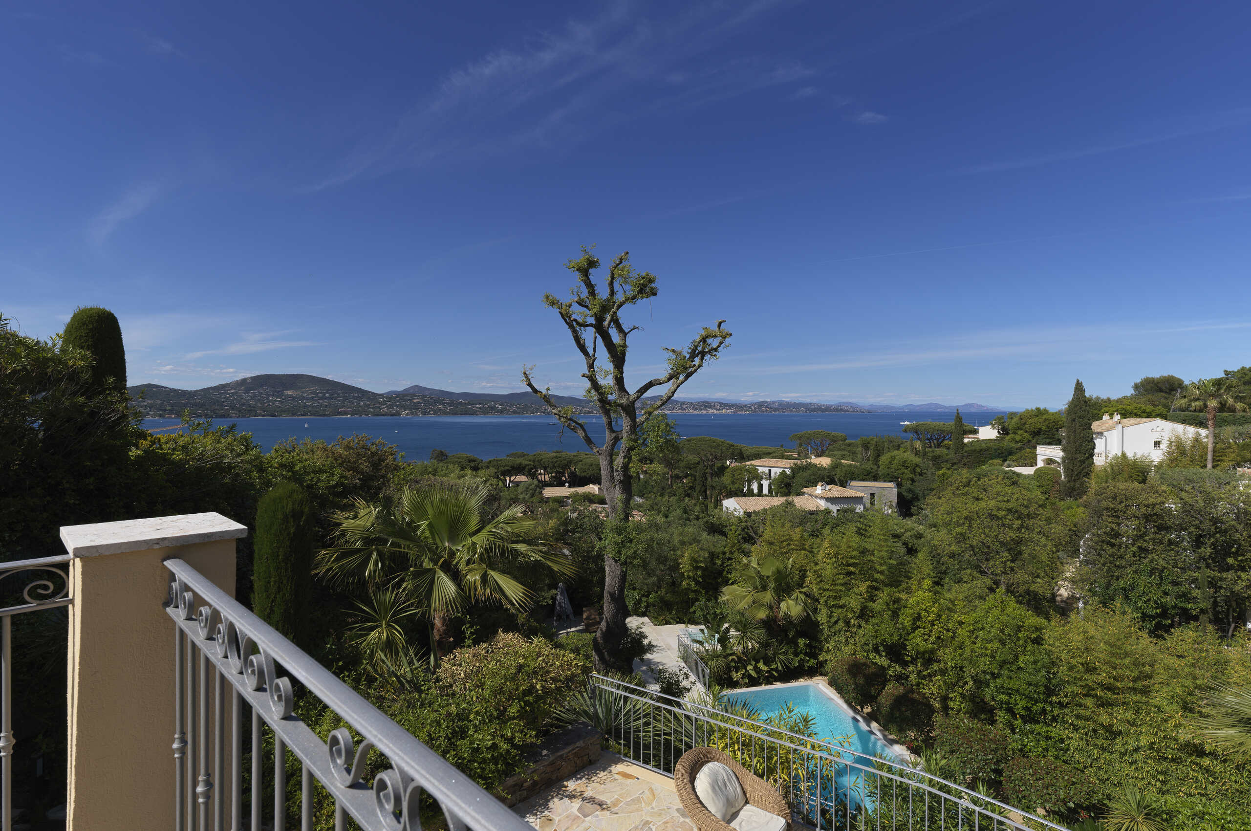 villa-gigi-aerial-sea-view-tropical-balcony-gassin