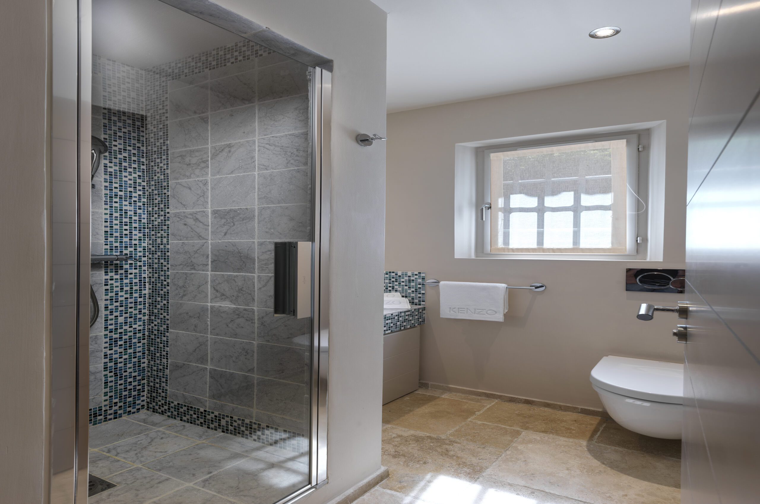 villa-gigi-bathroom-shower-sink-luxury-modern-gassin