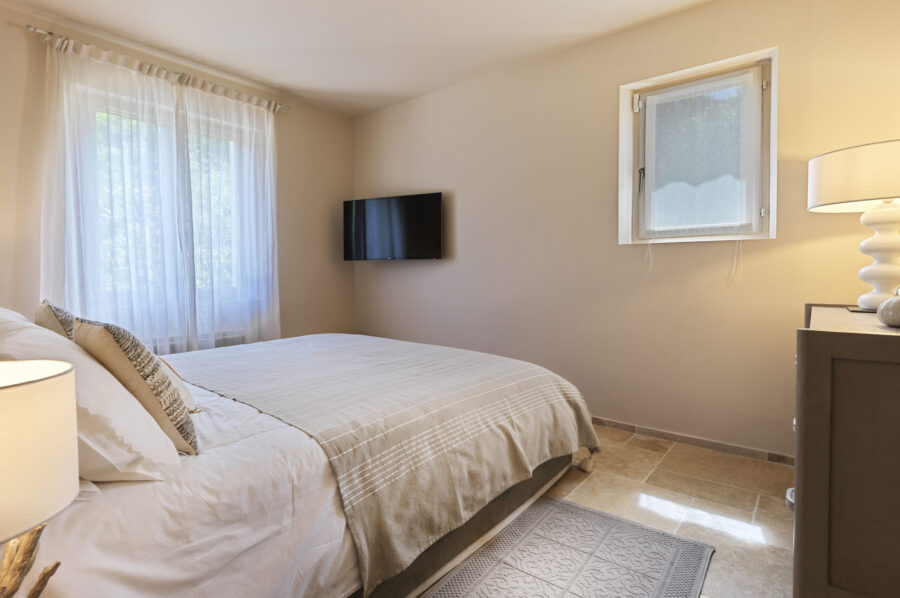 villa-gigi-bedroom-modern-luxury-gassin