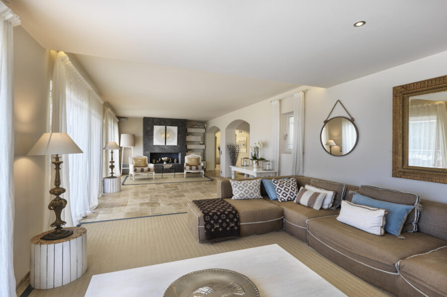 villa-gigi-living-area-modern-luxury-designer-gassin