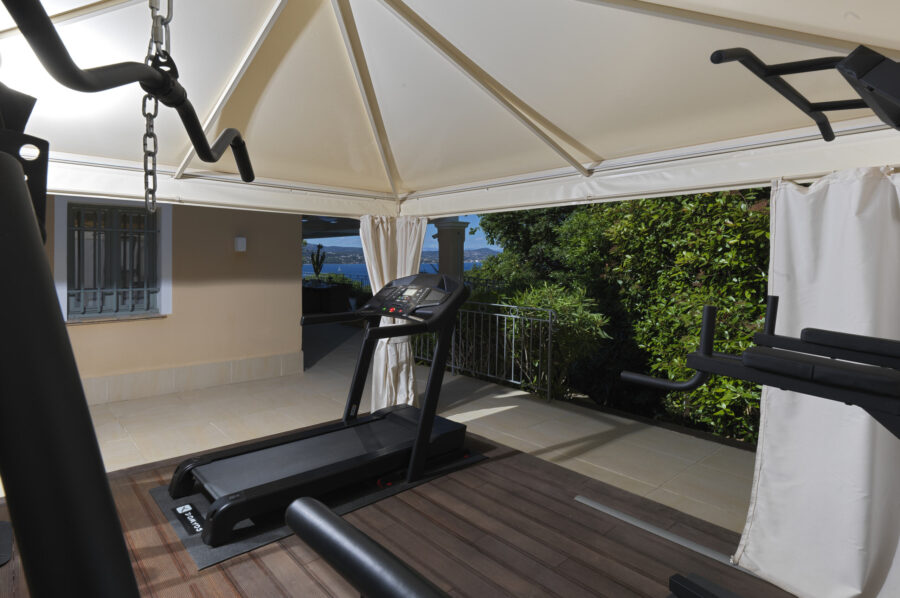 villa-gigi-outdoor-gym-luxury-gassin